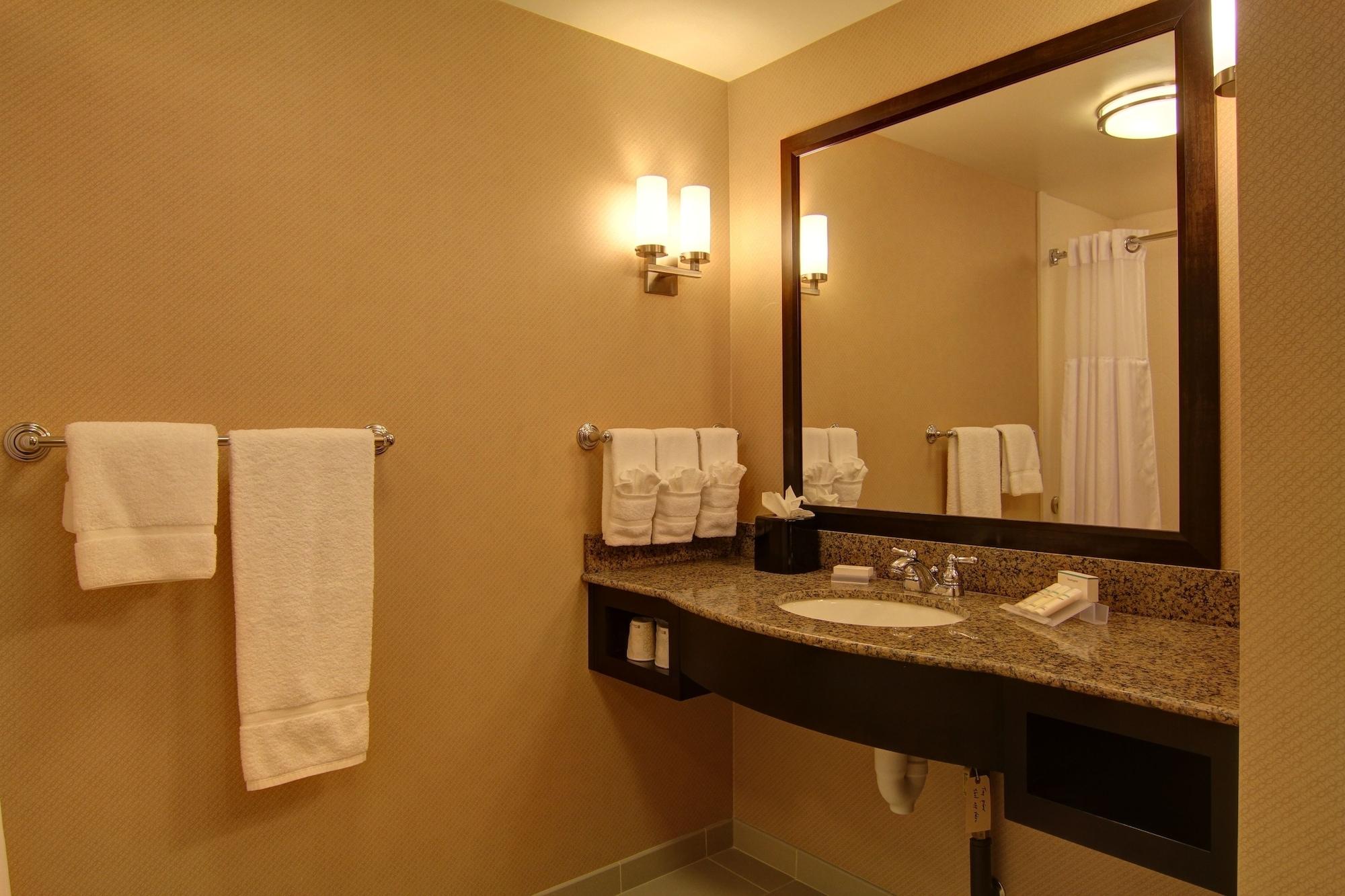 Hilton Garden Inn Woodbridge Eksteriør billede