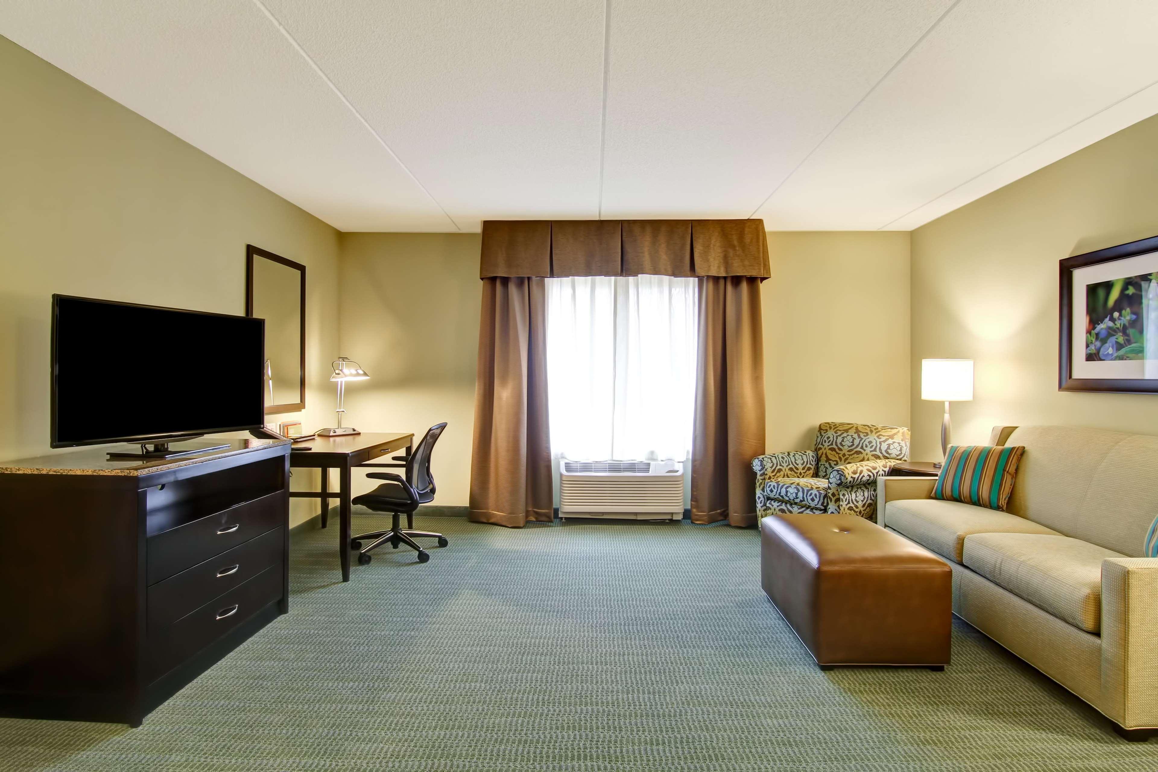 Hilton Garden Inn Woodbridge Eksteriør billede