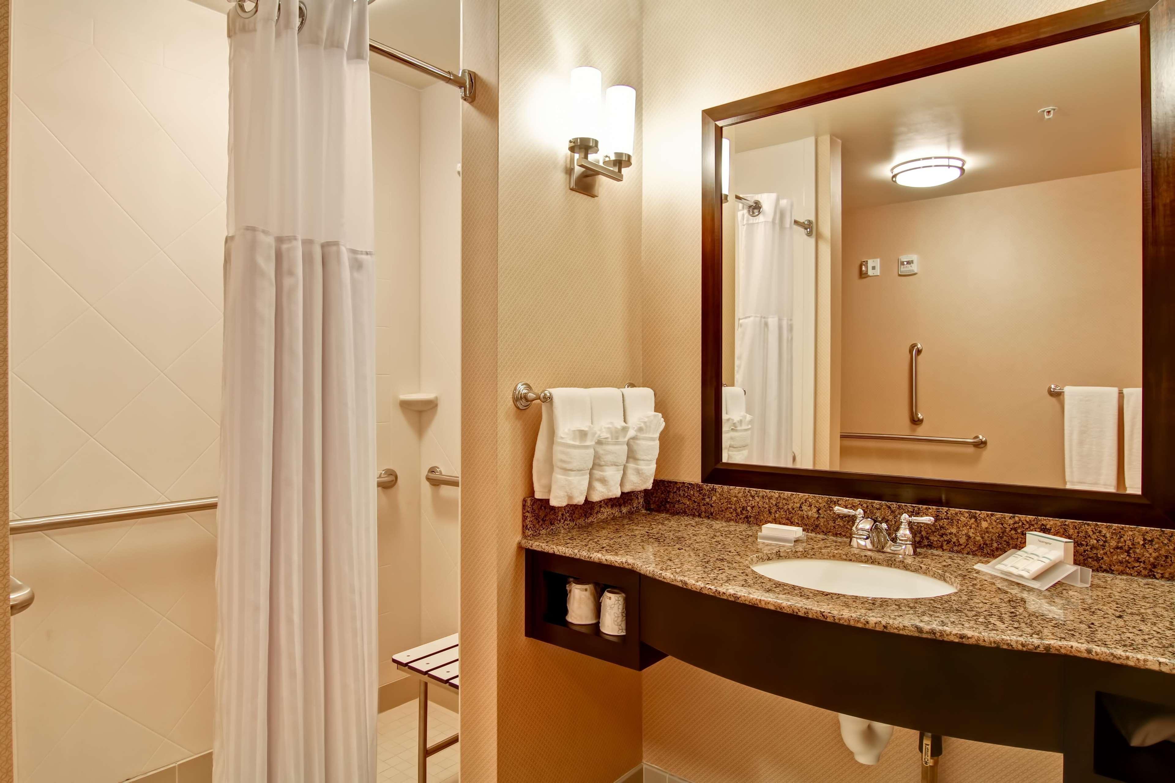 Hilton Garden Inn Woodbridge Eksteriør billede