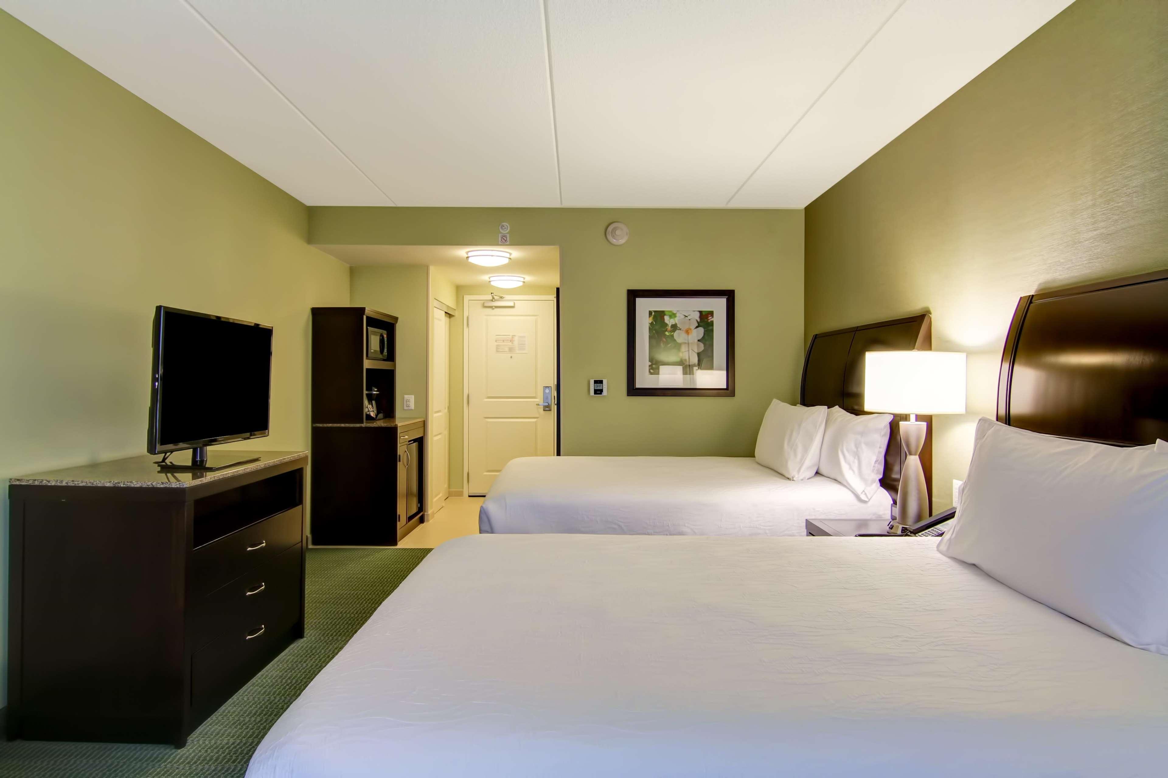 Hilton Garden Inn Woodbridge Eksteriør billede