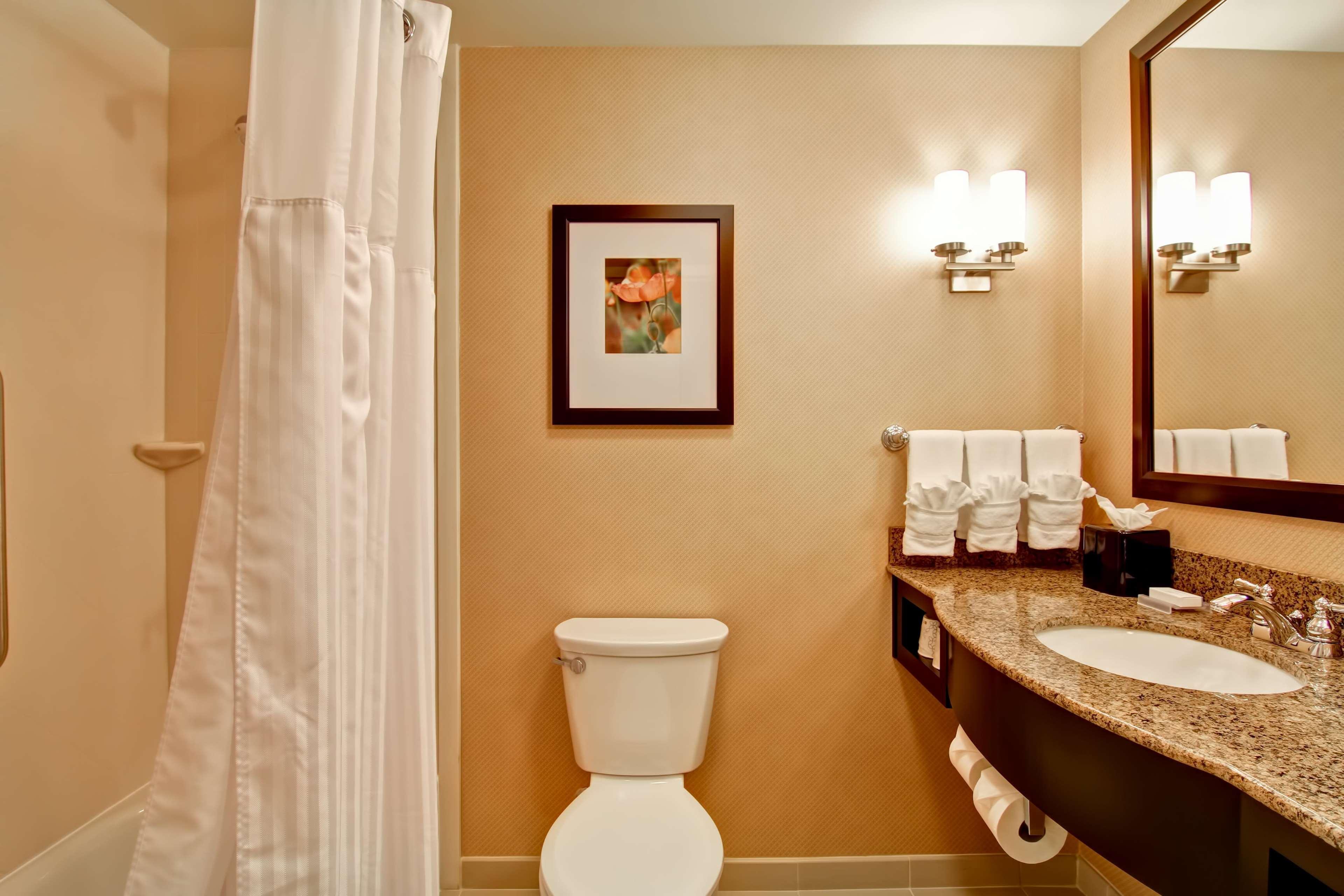 Hilton Garden Inn Woodbridge Eksteriør billede