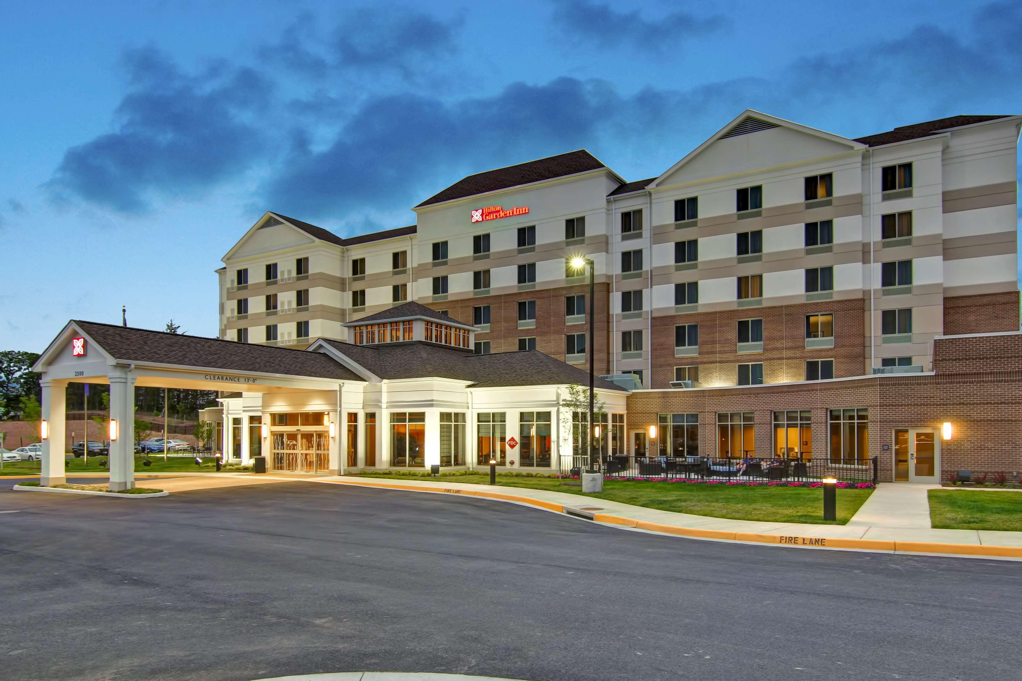 Hilton Garden Inn Woodbridge Eksteriør billede