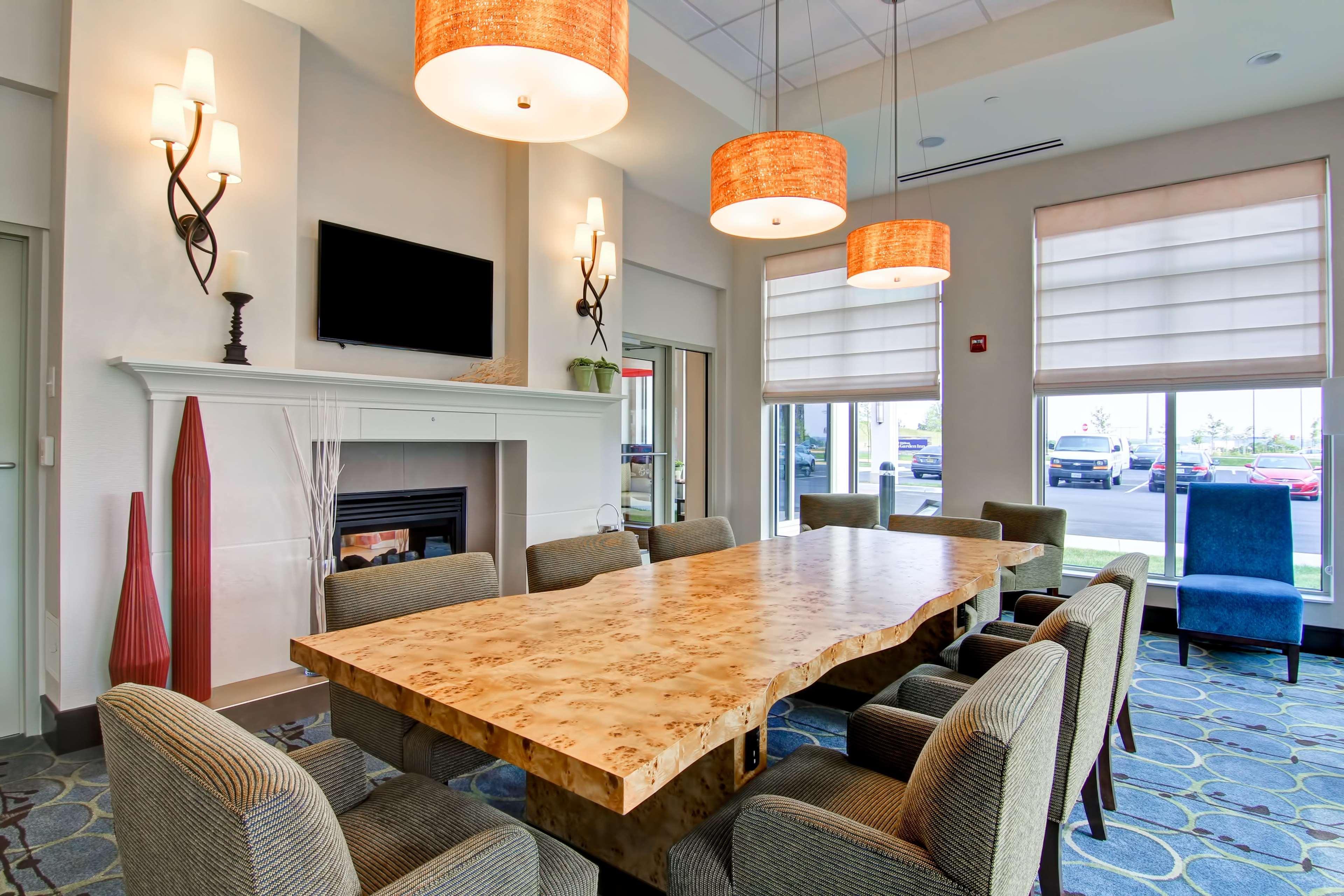 Hilton Garden Inn Woodbridge Eksteriør billede