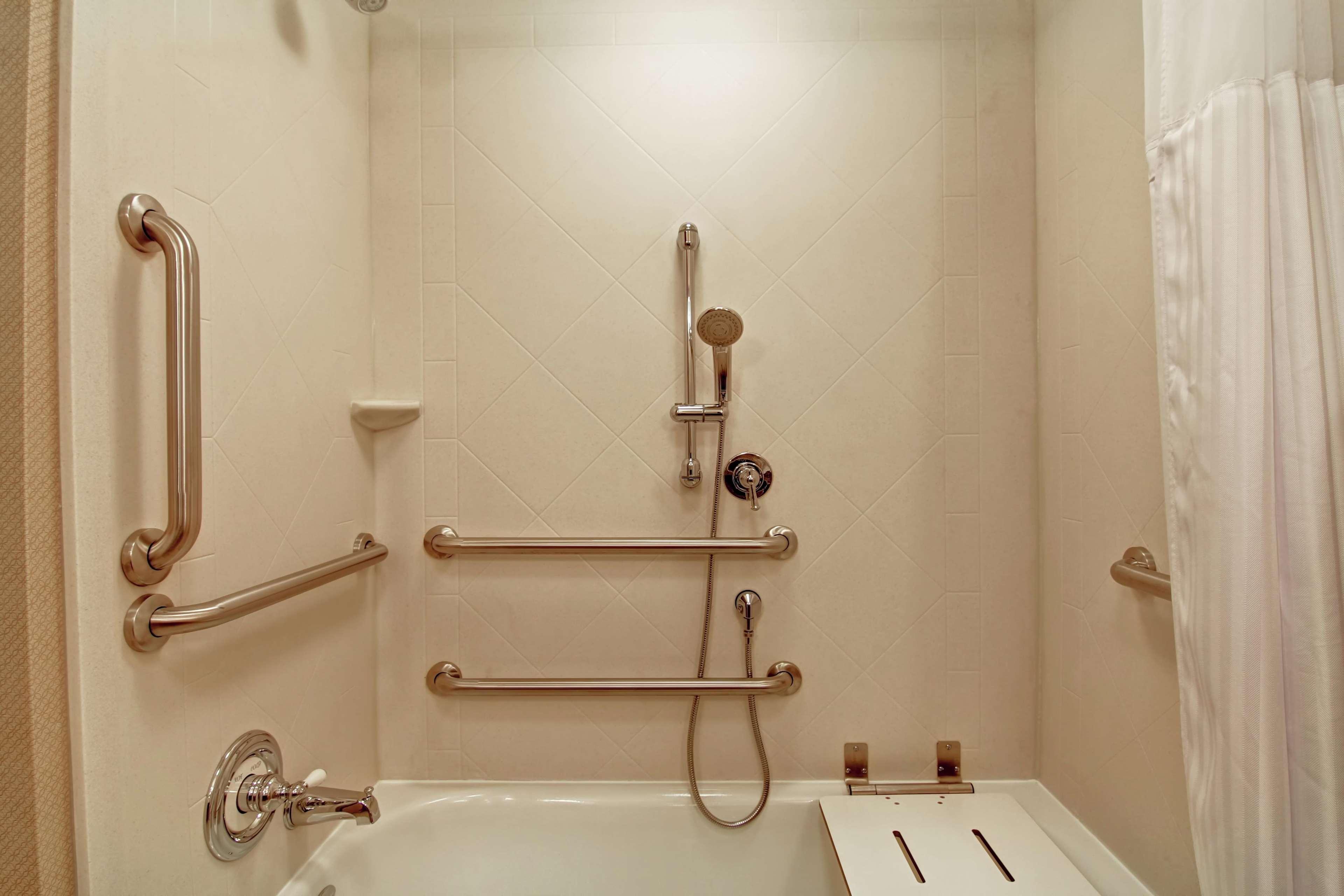 Hilton Garden Inn Woodbridge Eksteriør billede