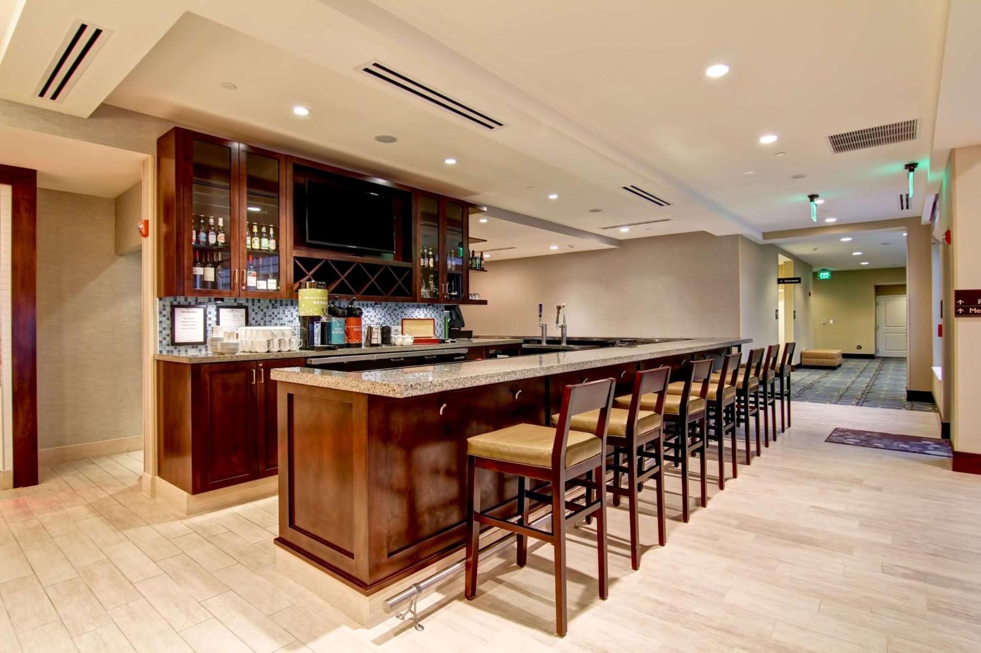 Hilton Garden Inn Woodbridge Eksteriør billede
