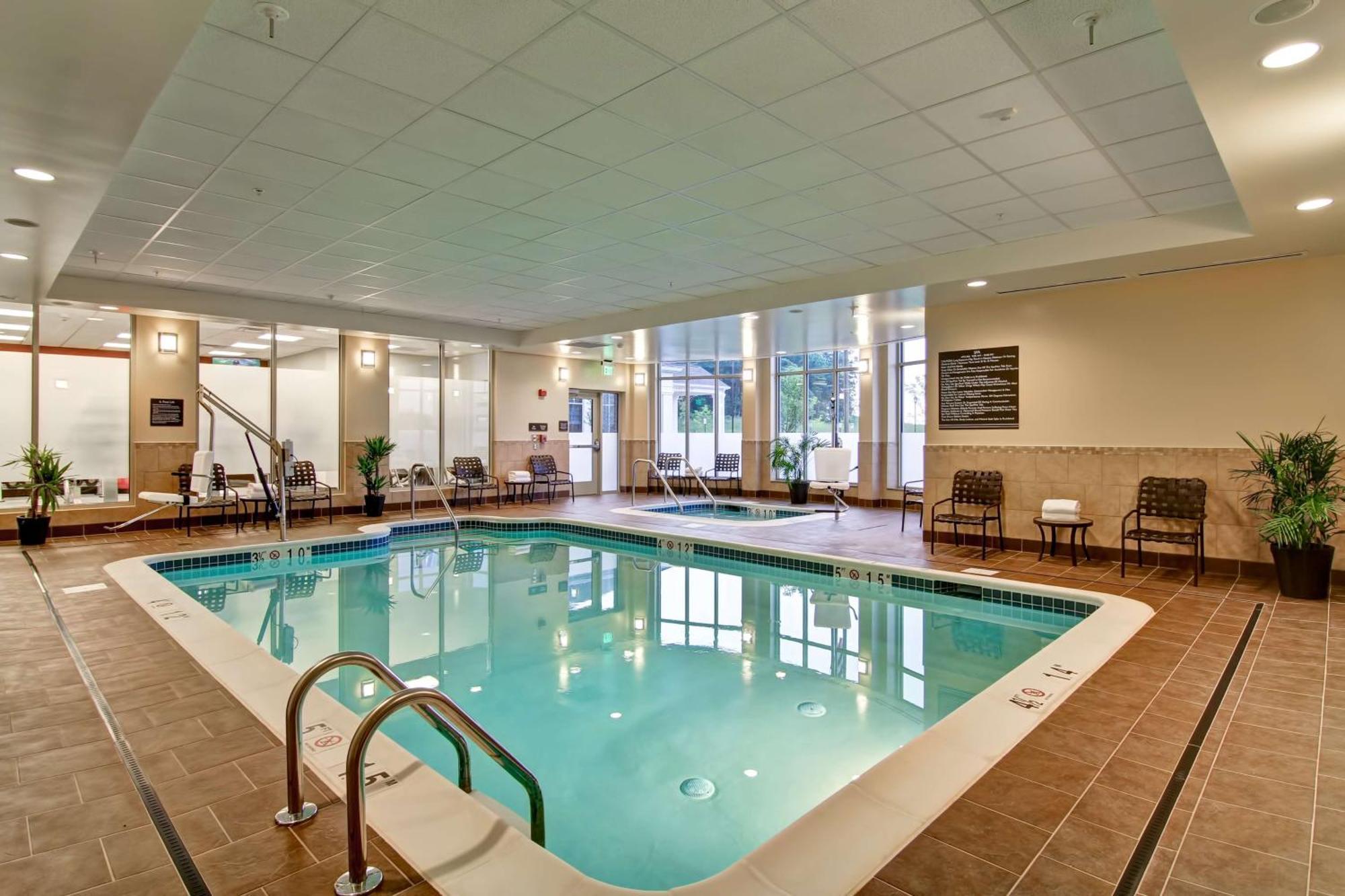 Hilton Garden Inn Woodbridge Eksteriør billede