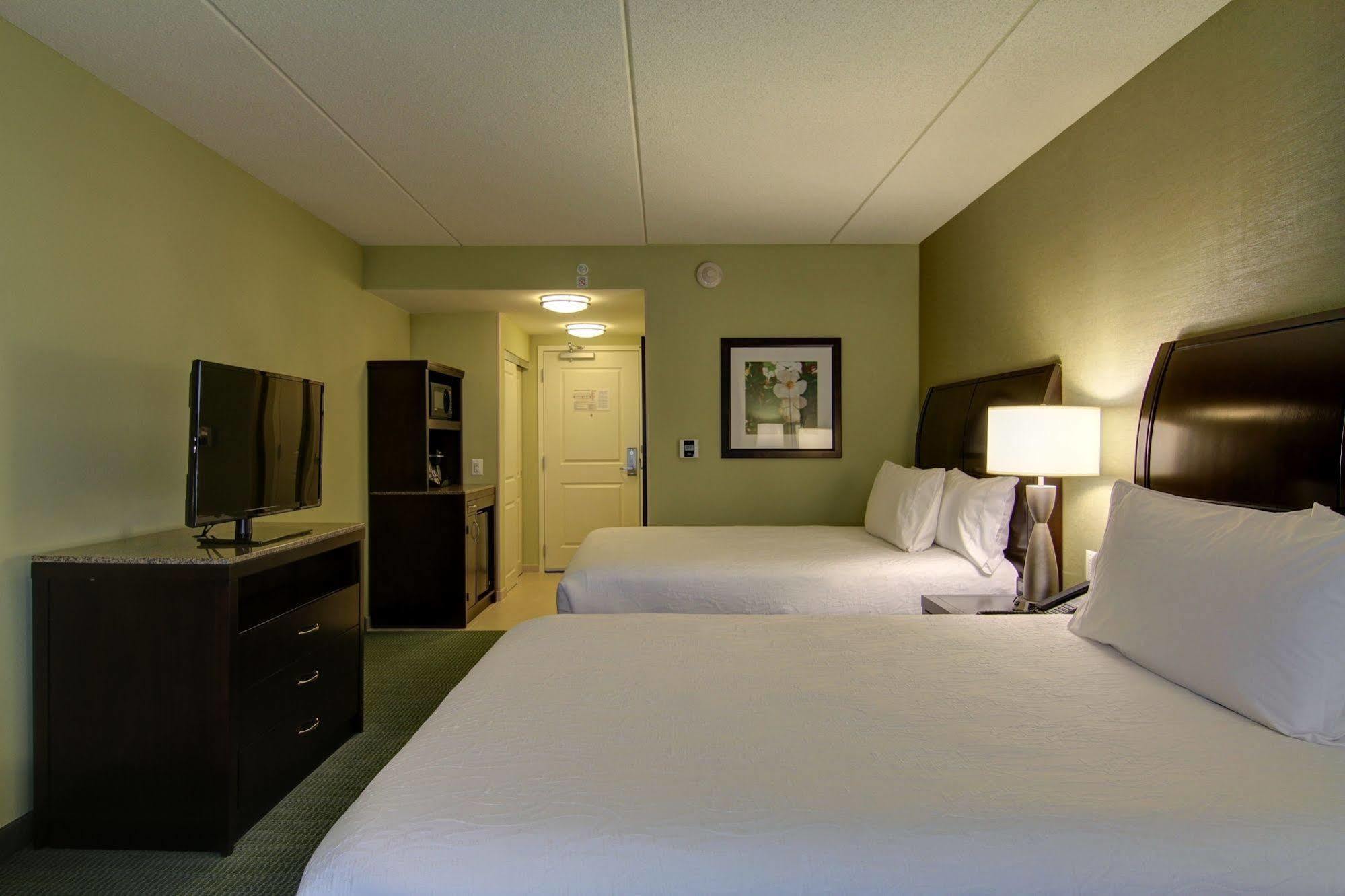 Hilton Garden Inn Woodbridge Eksteriør billede