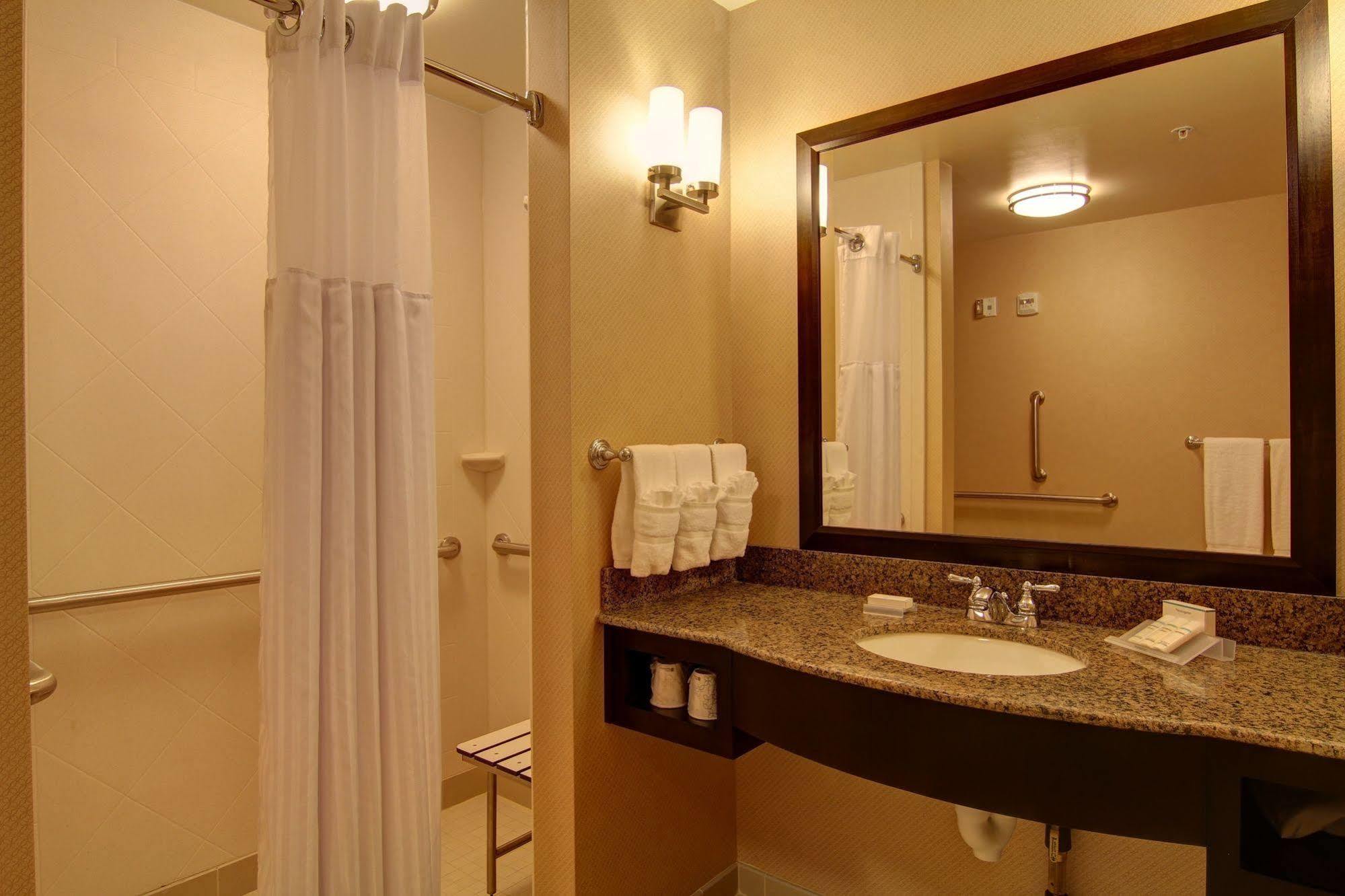 Hilton Garden Inn Woodbridge Eksteriør billede