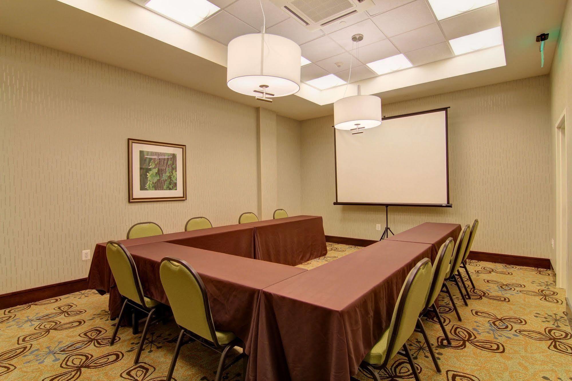 Hilton Garden Inn Woodbridge Eksteriør billede
