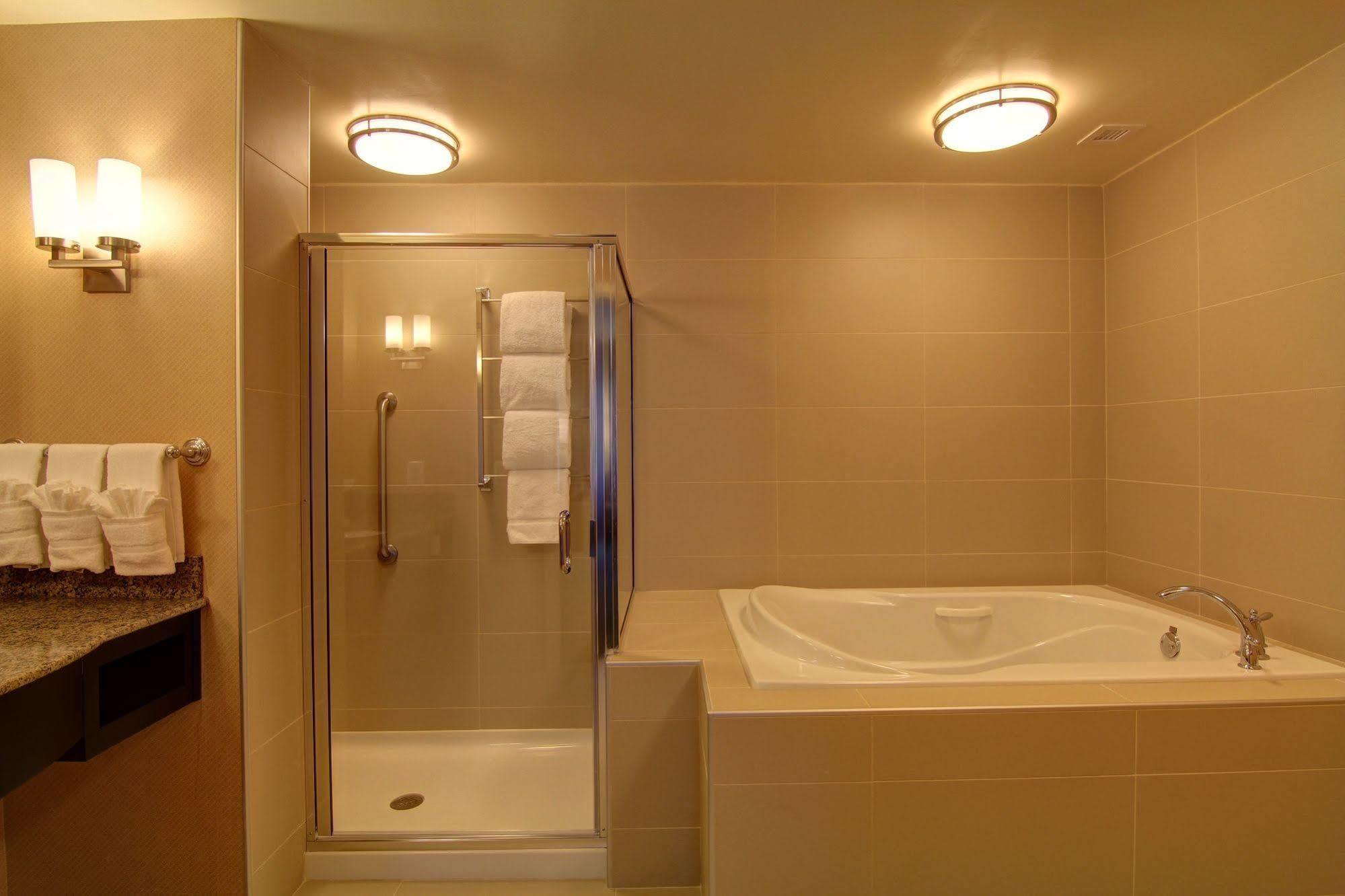 Hilton Garden Inn Woodbridge Eksteriør billede